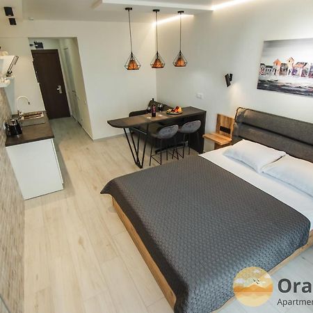 Orange Sky Apartments Beach Tower Batoemi Buitenkant foto