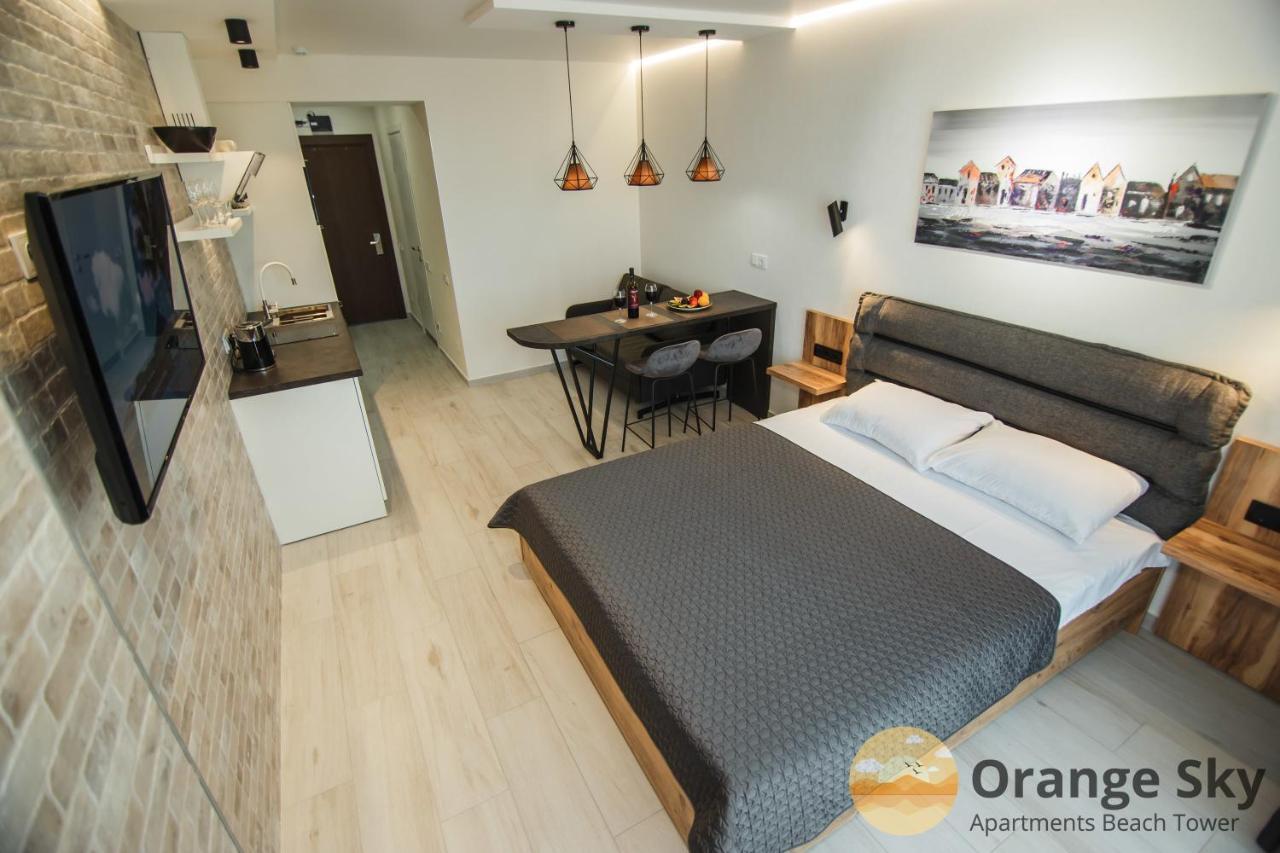 Orange Sky Apartments Beach Tower Batoemi Buitenkant foto
