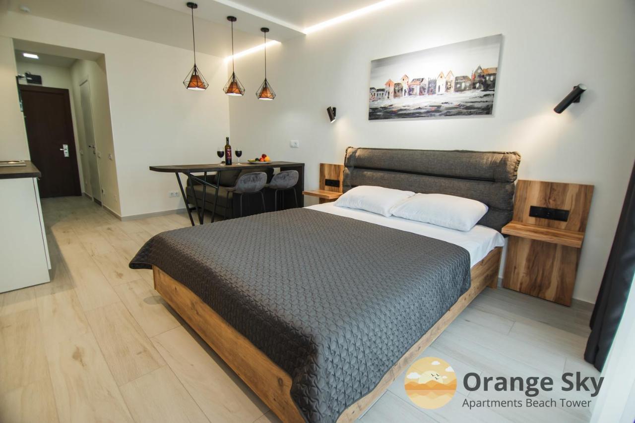 Orange Sky Apartments Beach Tower Batoemi Buitenkant foto