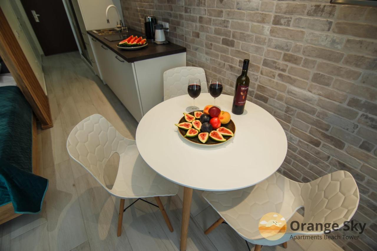 Orange Sky Apartments Beach Tower Batoemi Buitenkant foto